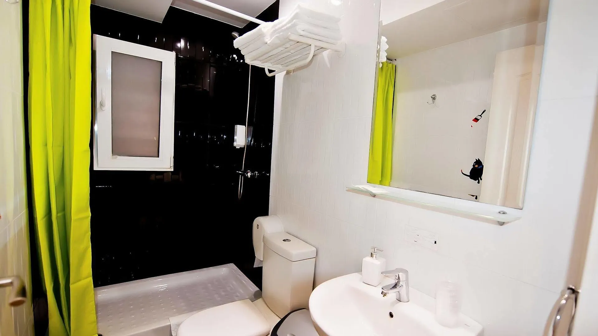Casp Green House Barcelona 3*,
